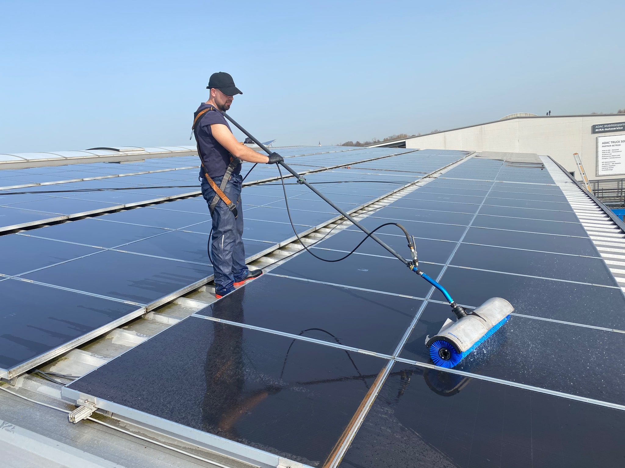 Solarreinigung mit entmineralisiertem Wasser