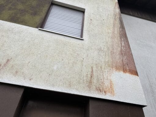 Fassadenreinigung – Bekämpfung der Rotalge
