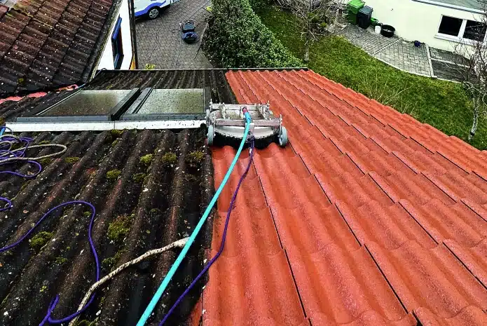 Veys Gebäudereinigung: Bei der Dachreinigung Achern