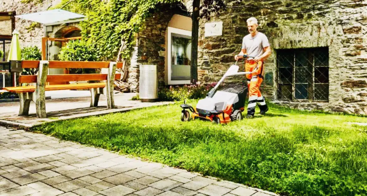 Veys Gebäudereinigung bei der Arbeit: Grünpflege