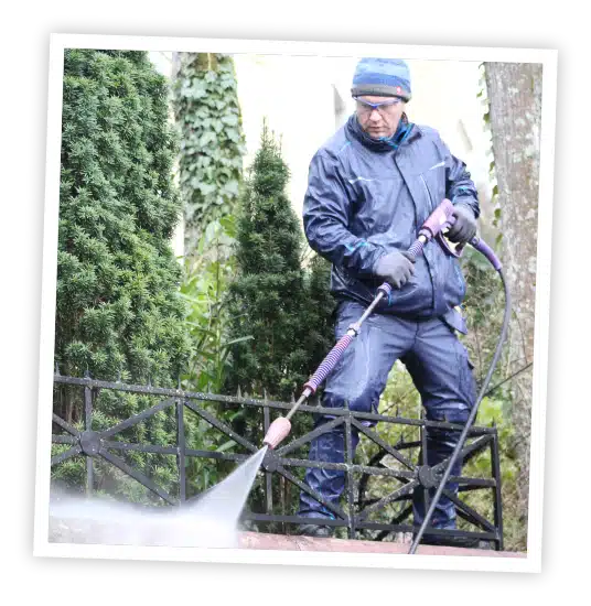 Veys Gebäudereinigung bei der Arbeit: Steinreinigung