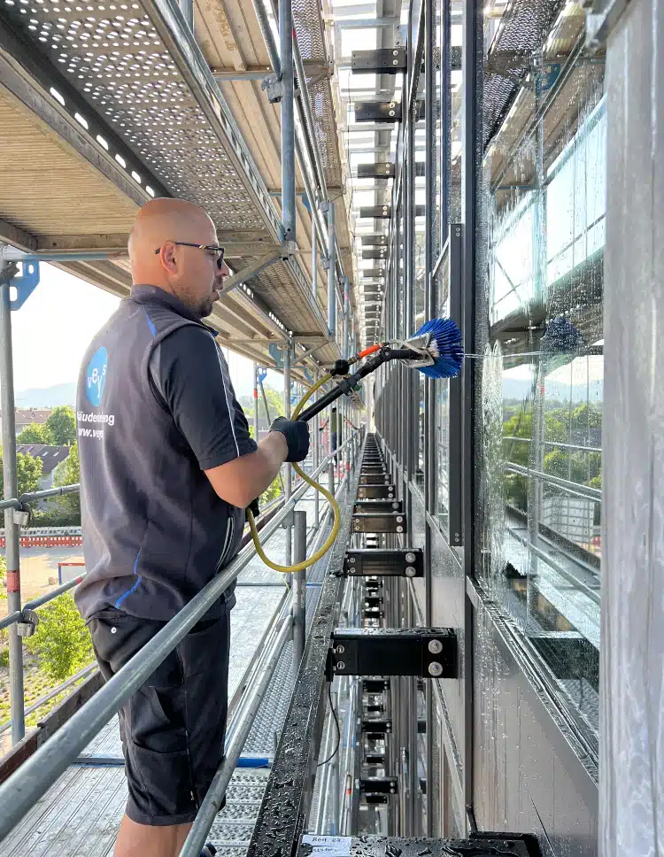 Veys Gebäudereinigung bei der Arbeit: Baureinigung